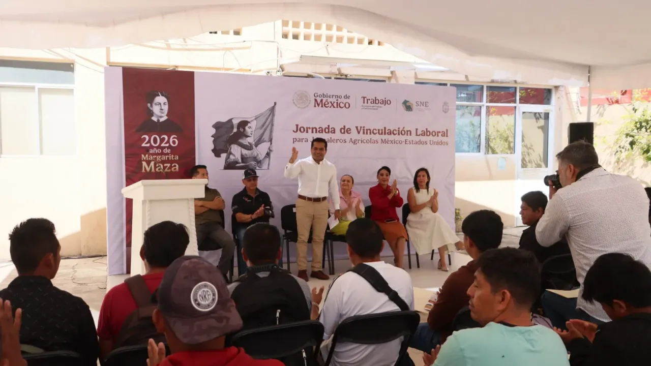Trabajadores agrícolas en una jornada de vinculación laboral en Guerrero