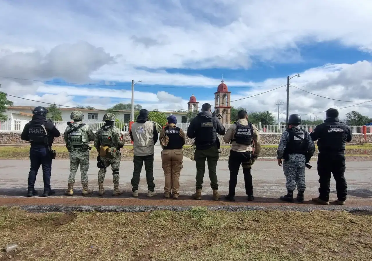 Autoridades durante una jornada de búsqueda forense en una zona rural de Zacatecas