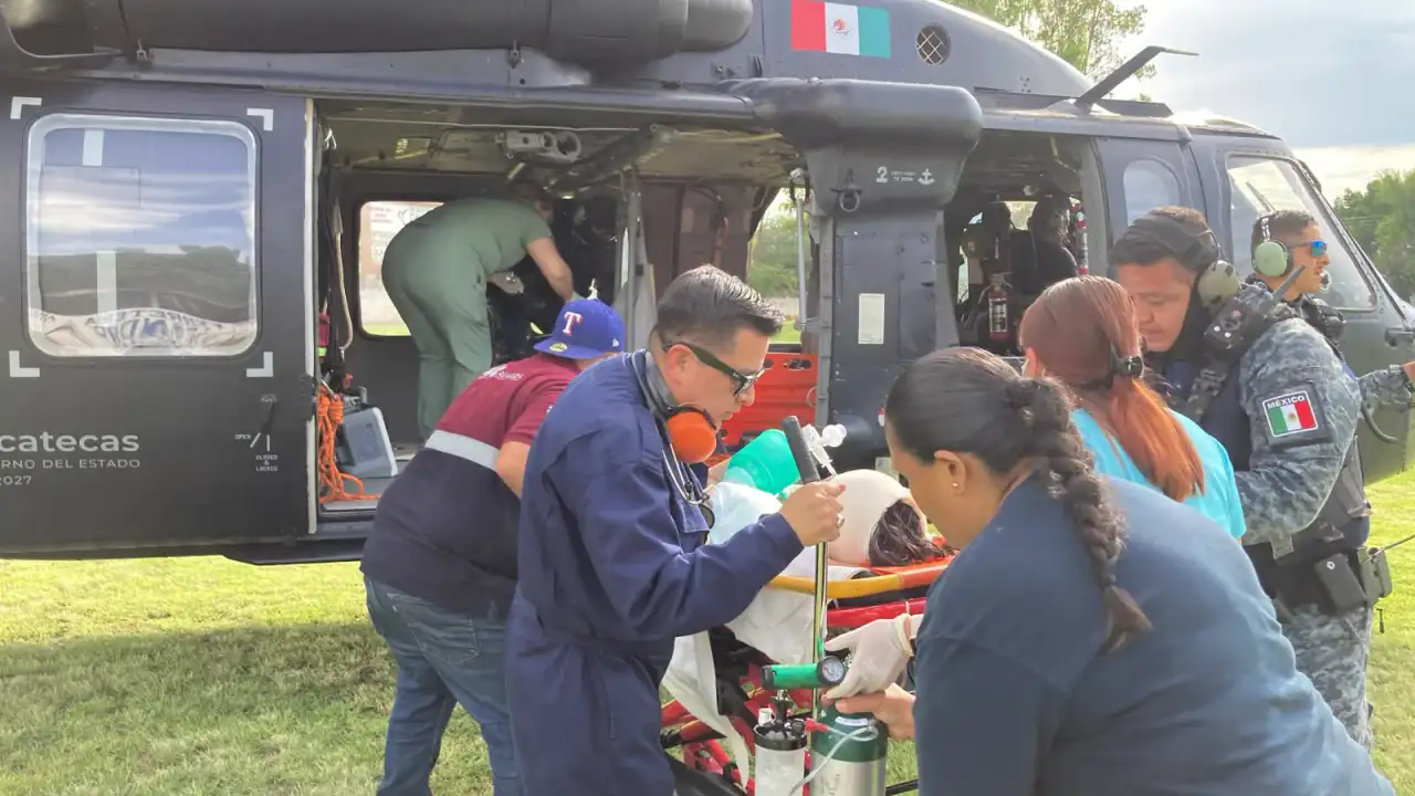 Helicóptero Black Hawk de la SSP de Zacatecas en plataforma de aterrizaje
