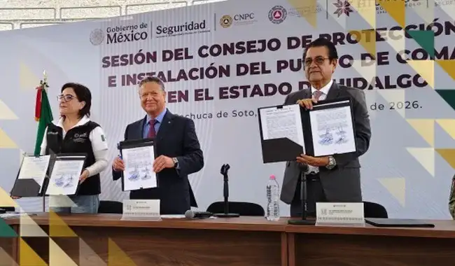 Funcionarios durante la instalación del Puesto de Comando en Hidalgo