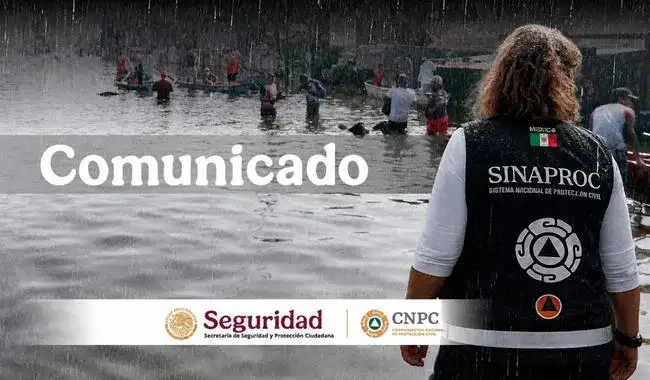 Costa del Pacífico mexicano con cielo nublado y oleaje alto por el huracán Simon