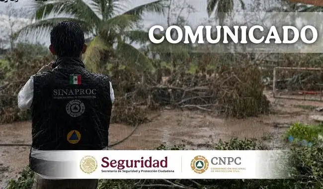 Vista costera con nubosidad densa ante la llegada de un huracán en el Pacífico mexicano