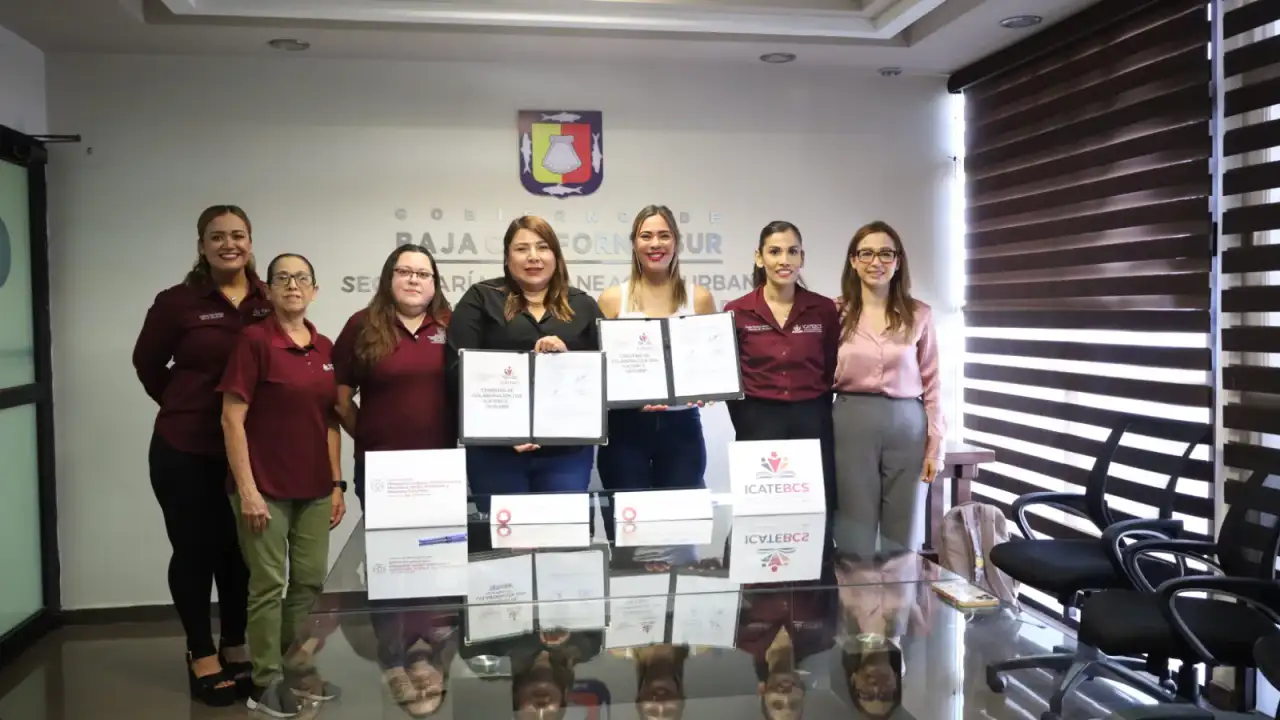 Trabajadores de una dependencia estatal durante una actividad de capacitación