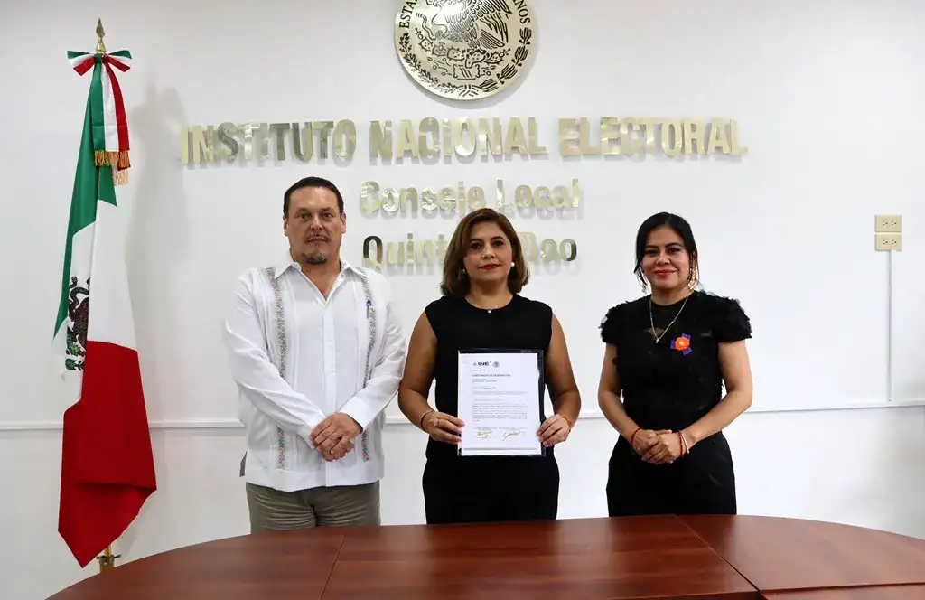 Consejeros electorales durante un acto oficial en Quintana Roo