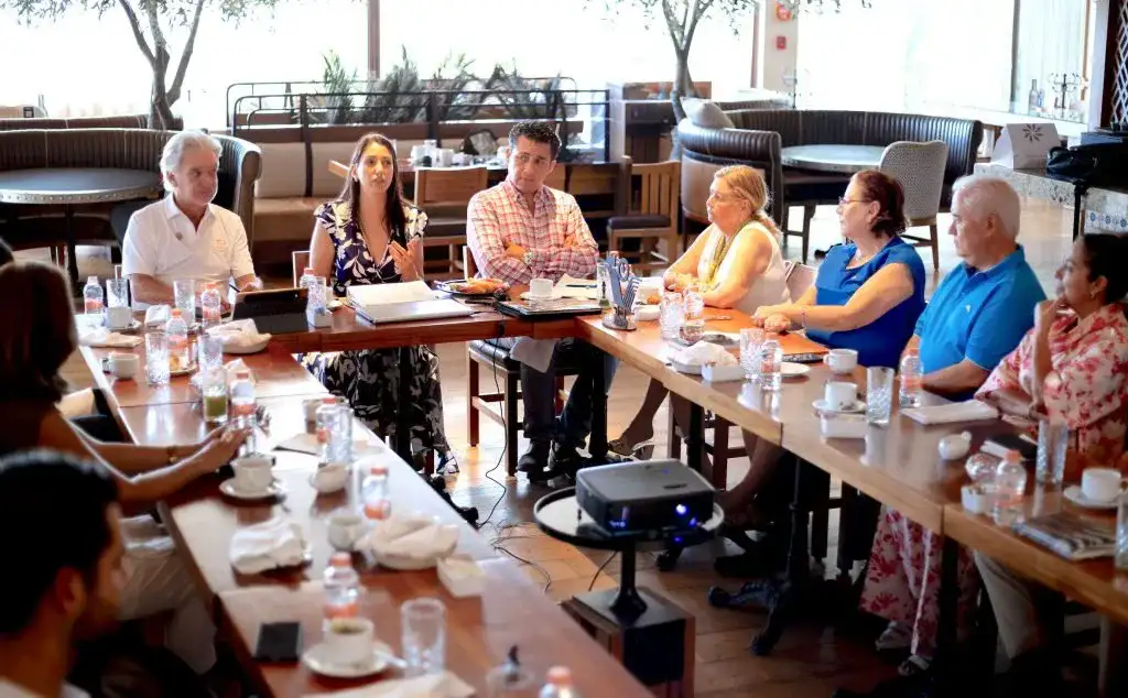 Reunión de la directora del IMPLAN con el Grupo Madrugadores de Los Cabos