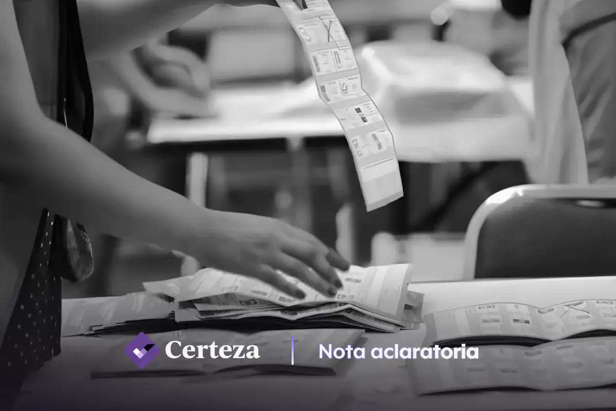 Autoridades electorales durante una jornada de conteo de votos en México
