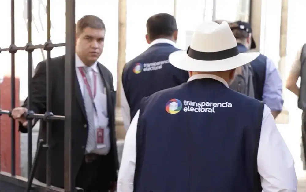 Sesión del Consejo General del INE durante un acuerdo sobre observación electoral