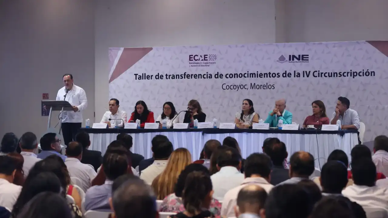 Personal del INE durante una reunión de capacitación electoral en Morelos