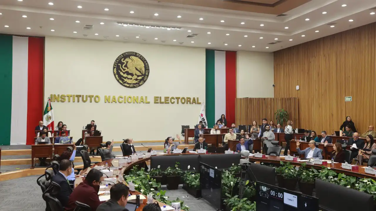 Sesión del Consejo General del INE con consejeros y representantes de partidos