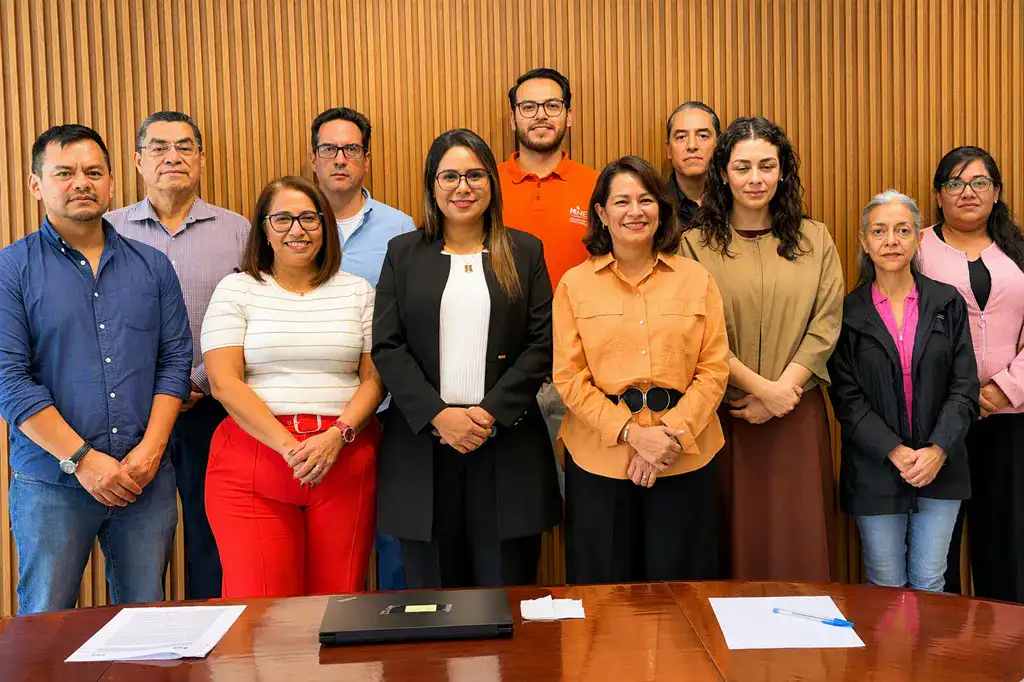 Reunión de trabajo entre funcionarios del INE y del IEEQ en Querétaro