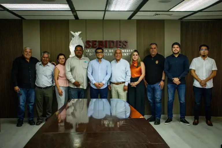 Reunión entre funcionarios de SEBIDES y el presidente municipal de Eldorado