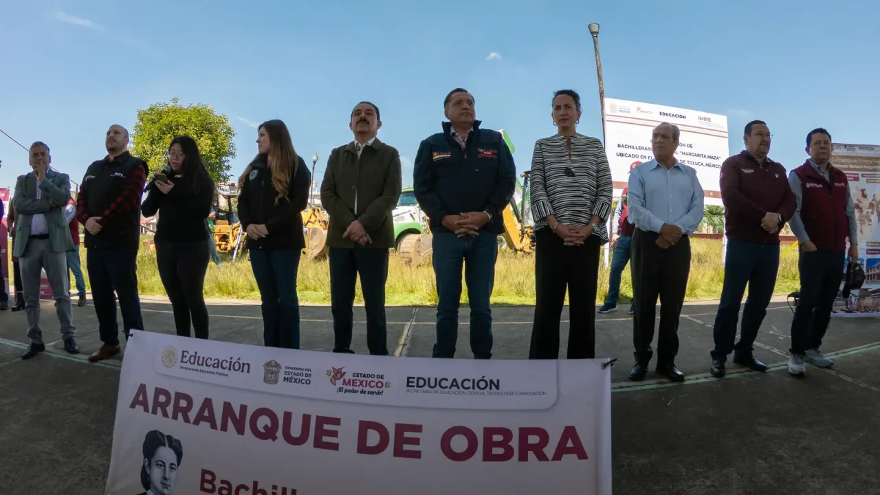 Autoridades colocan primera piedra de preparatoria en Toluca