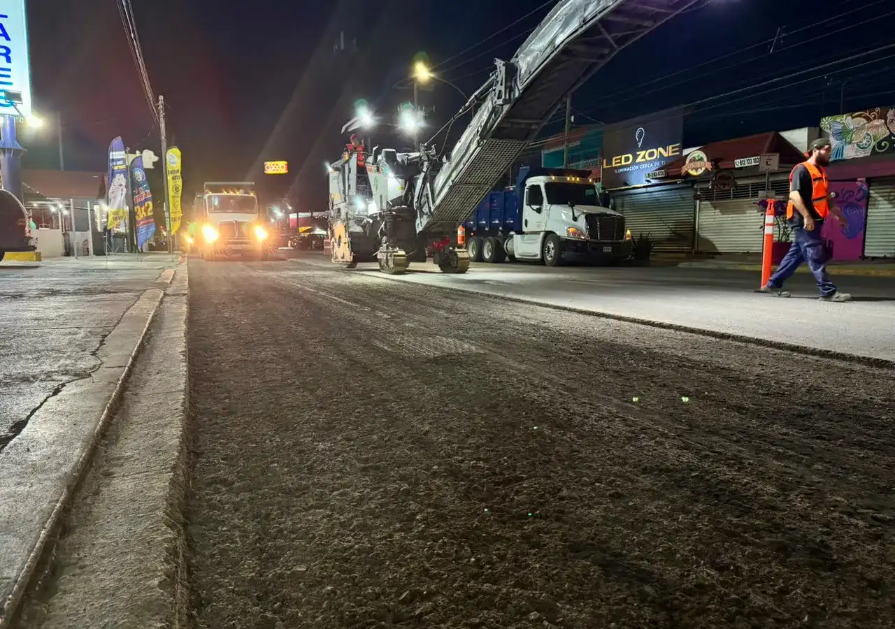 Obras de rehabilitación de pavimento en calle Tauro, Guadalupe, Nuevo León.