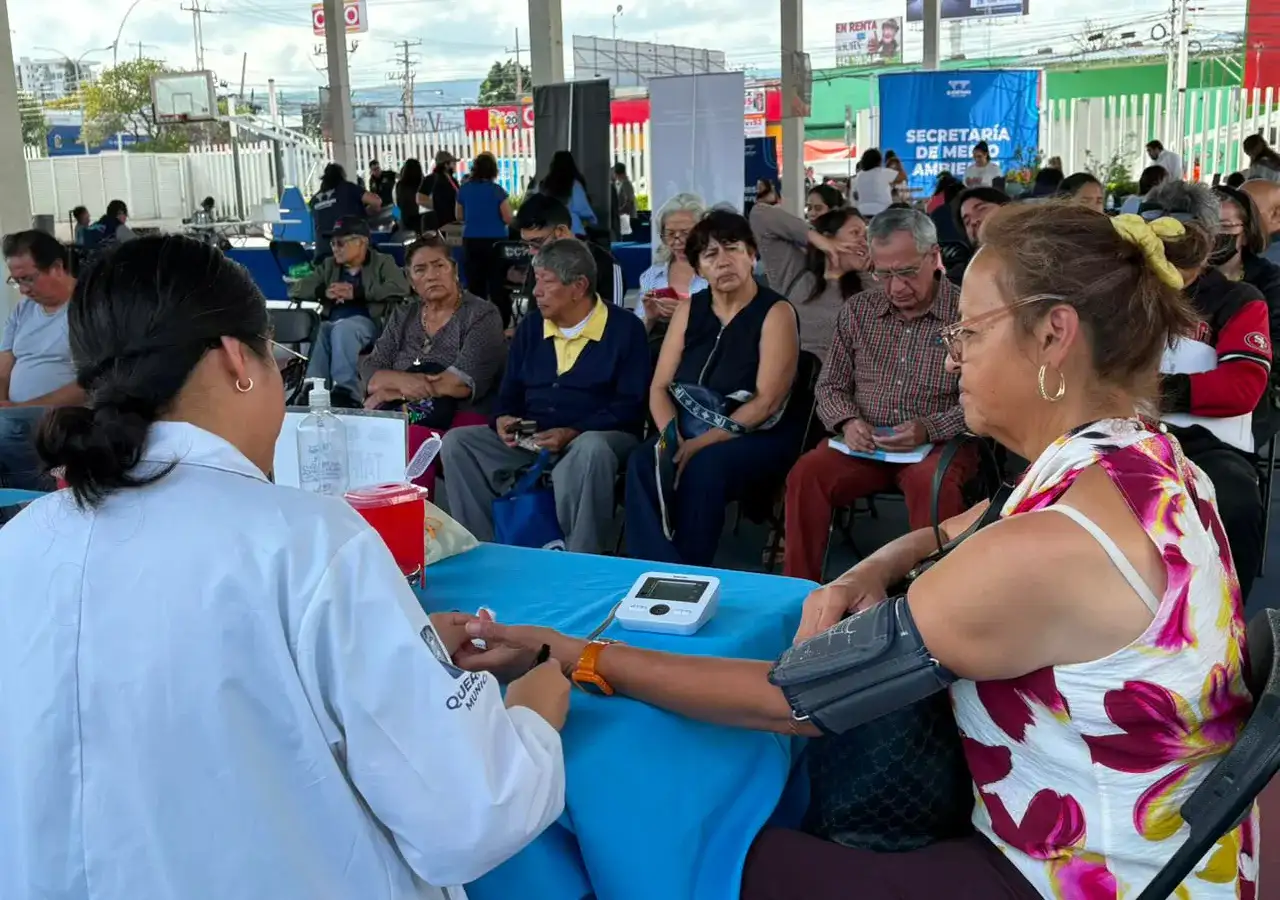 Personas en la Jornada Alcalde en Acción en el Centro Cultural Manuel Gómez Morín