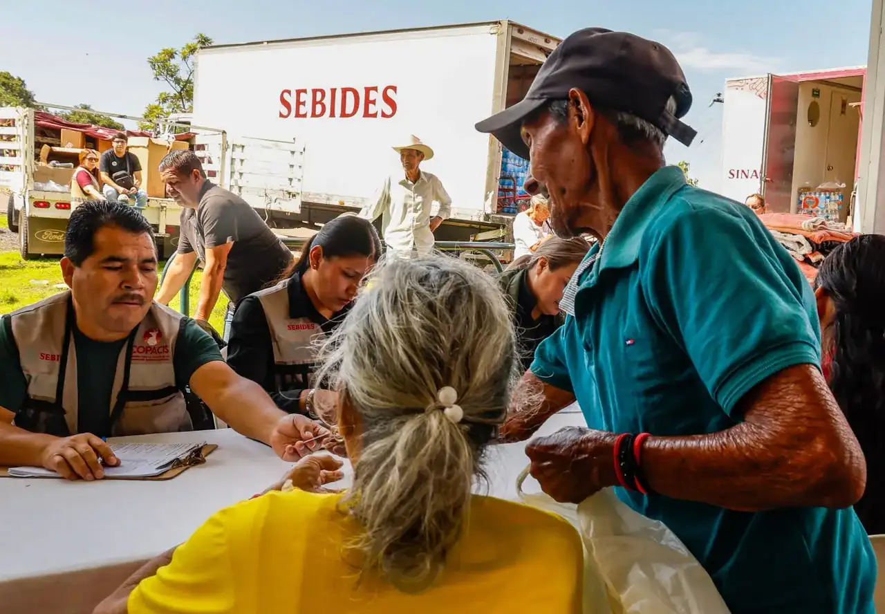 Jornada de servicios en Potrerillos, Concordia, con familias recibiendo apoyos del gobierno de Sinaloa