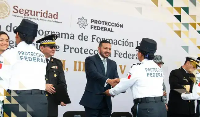 Ceremonia de graduación de nuevos agentes de Protección Federal