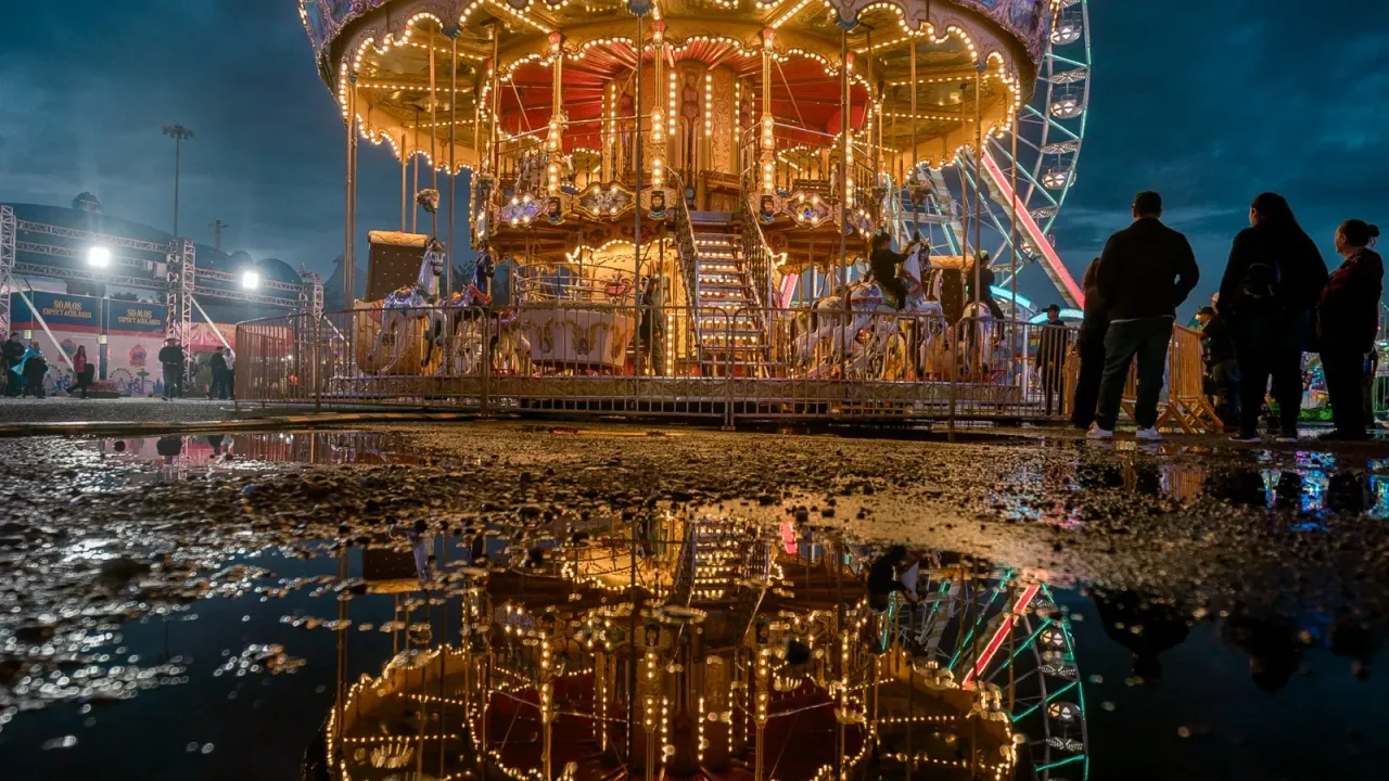 Personas asisten a la inauguración de la feria La Villista en Durango
