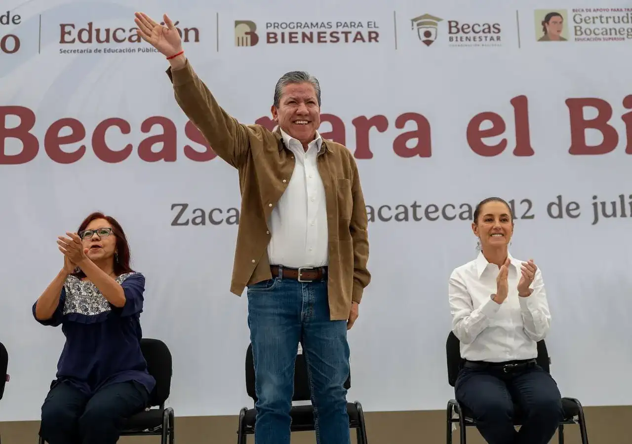 Presidenta Claudia Sheinbaum y gobernador David Monreal en evento de becas en Zacatecas