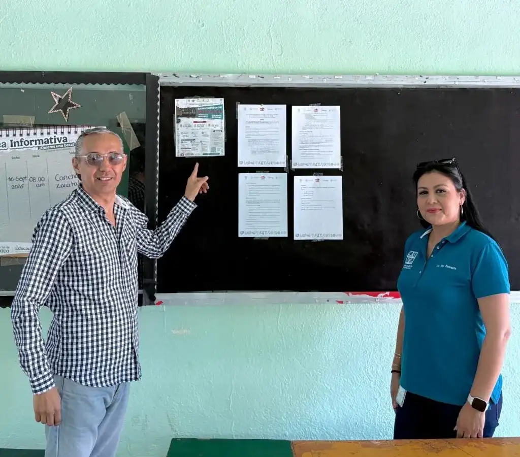 Jóvenes estudiantes durante una jornada de difusión en un plantel educativo