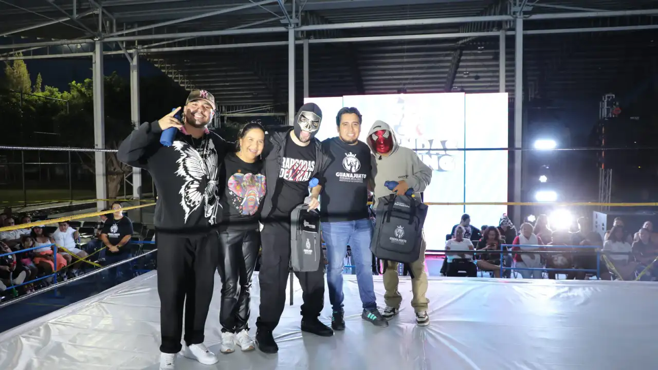 Público reunido en un evento de lucha libre en León, Guanajuato