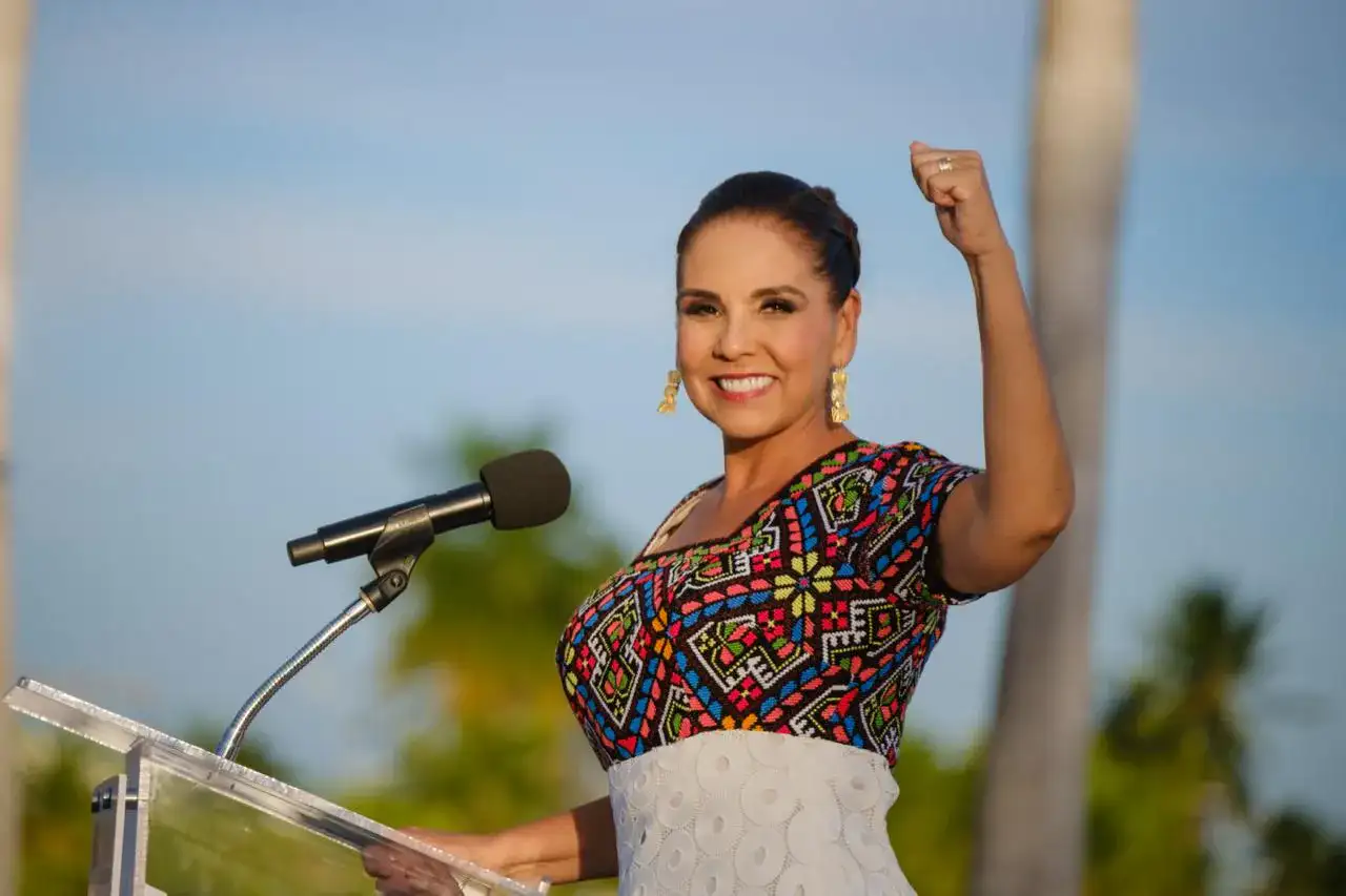 Gobernadora Mara Lezama durante su cuarto informe de gobierno en Chetumal