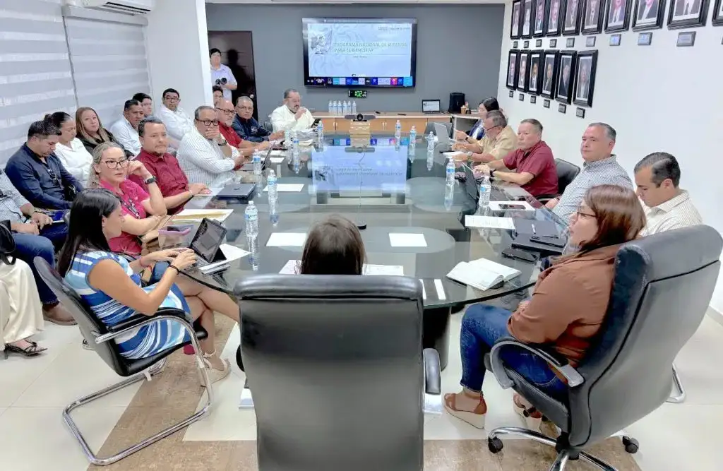 Reunión de autoridades en mesa de trabajo sobre vivienda en Los Cabos
