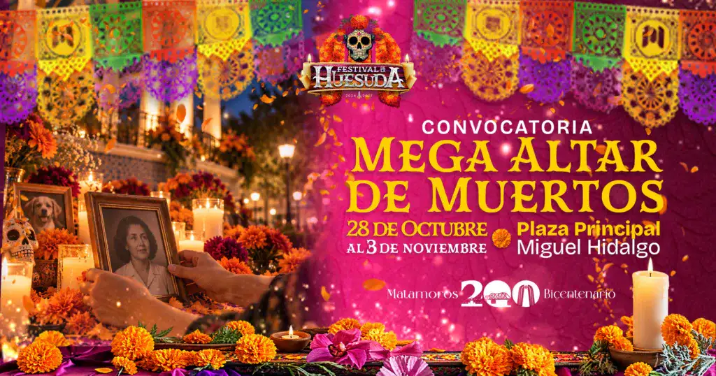 Personas colocan fotografías en una ofrenda de Día de Muertos en una plaza pública