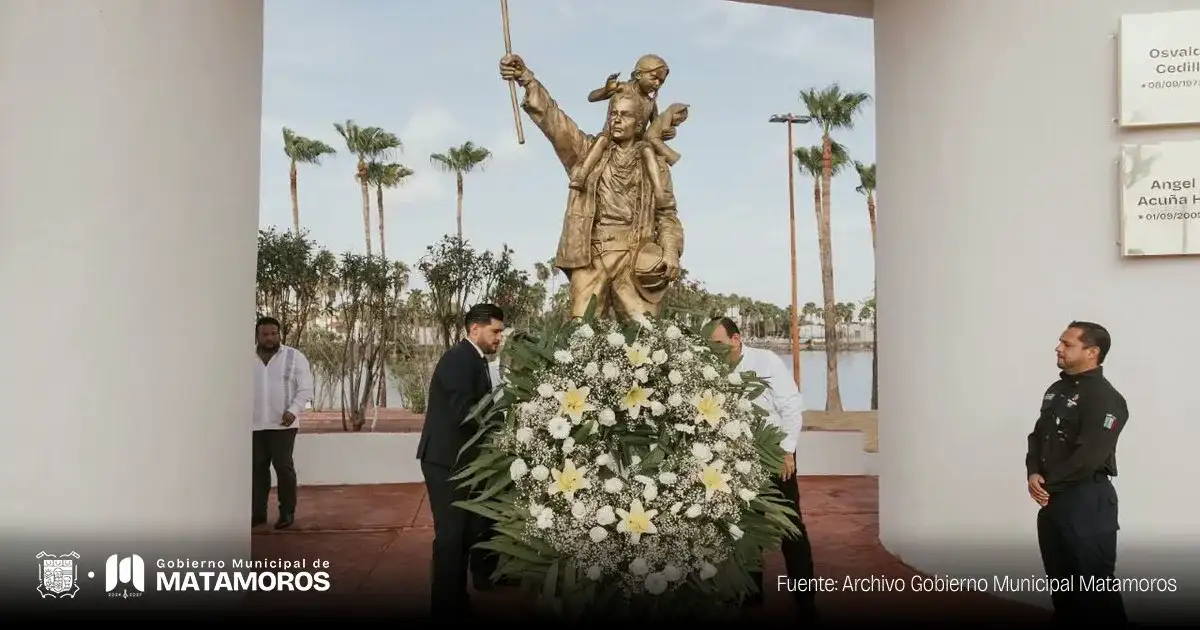 Autoridades y familiares durante la inauguración del muro Héroes de Matamoros
