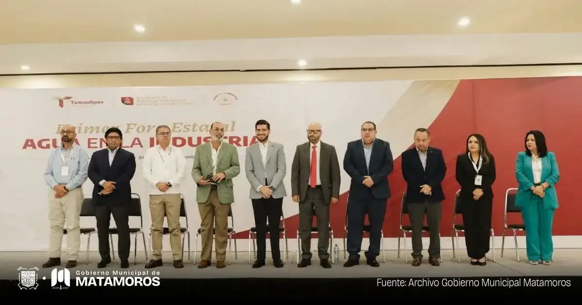 Representantes empresariales y autoridades durante un foro sobre agua e industria en Matamoros