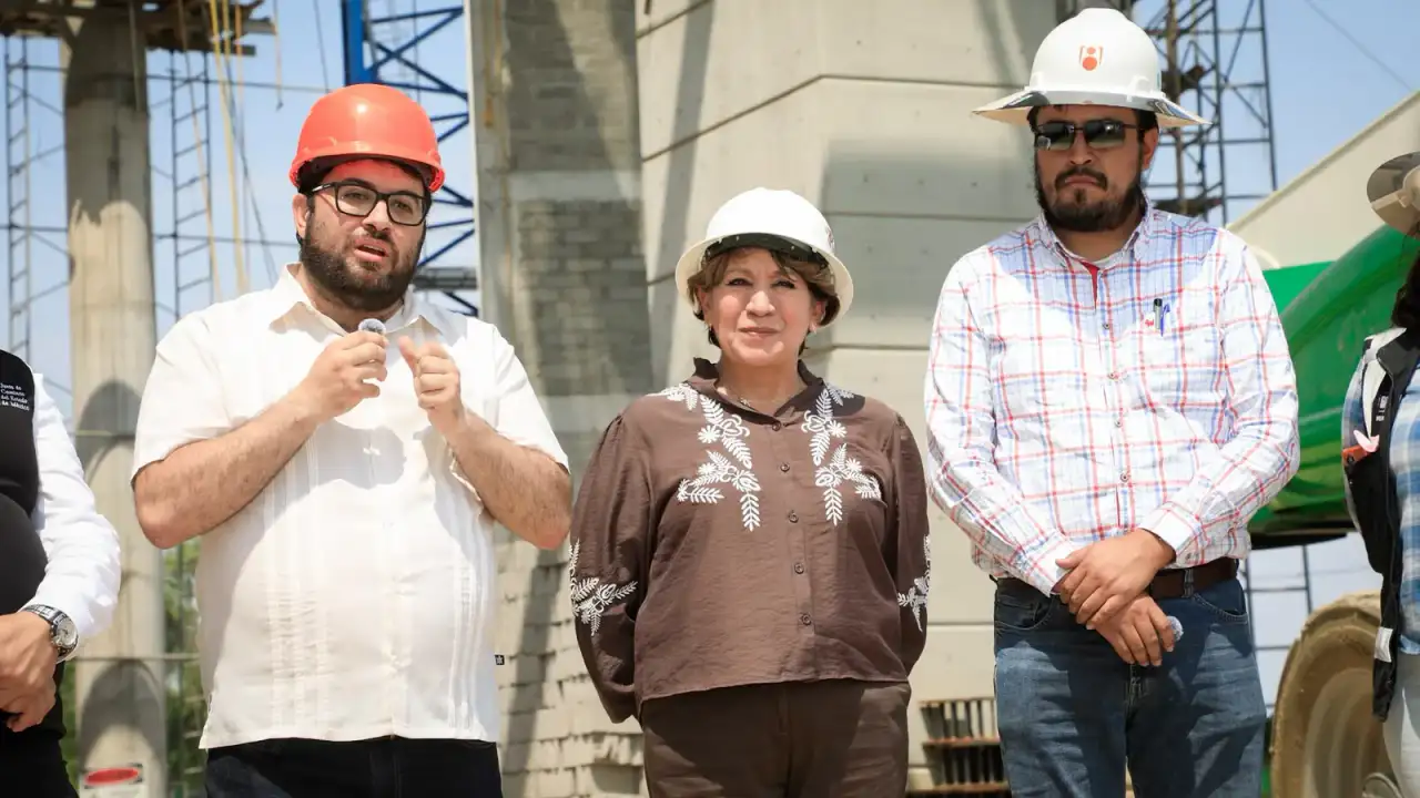 Postes y estaciones en construcción del Mexicable Línea 3 en Naucalpan