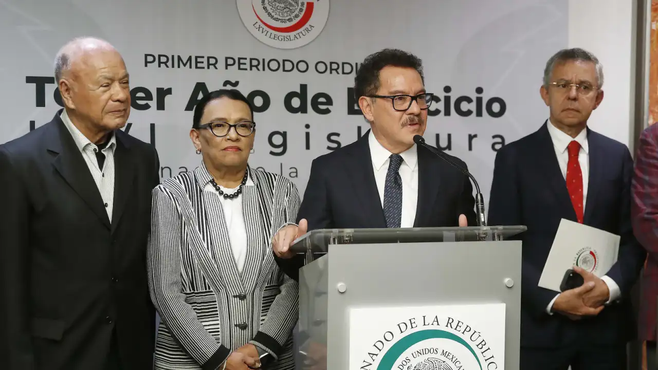 Reunión entre legisladores y funcionaria federal en el Senado de la República