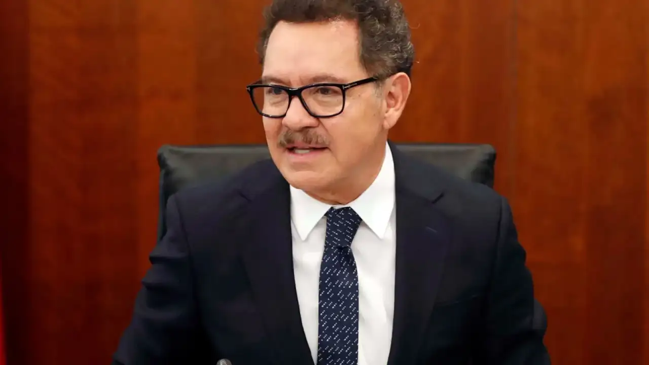 Sesión en el Senado de la República con legisladores en sus curules