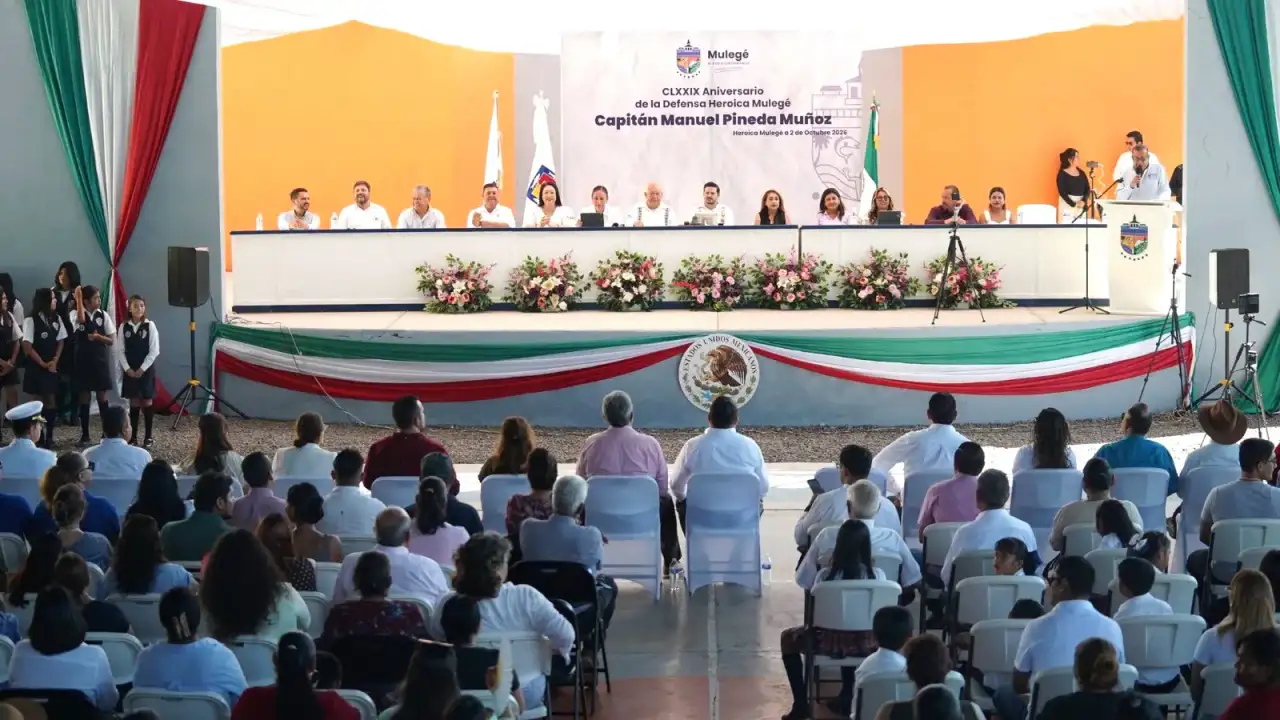 Autoridades durante la sesión solemne por la Gesta Heroica de Mulegé