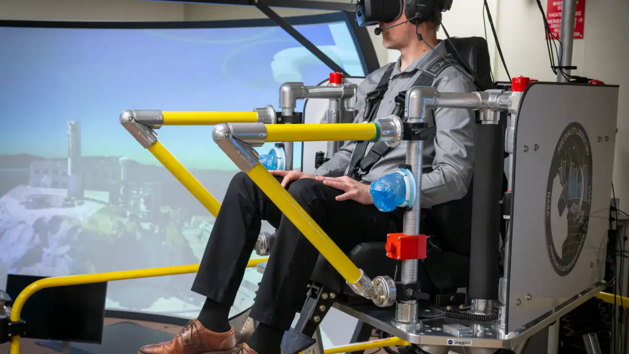 Simulador de vuelo con voluntario en realidad virtual en centro de investigación de NASA