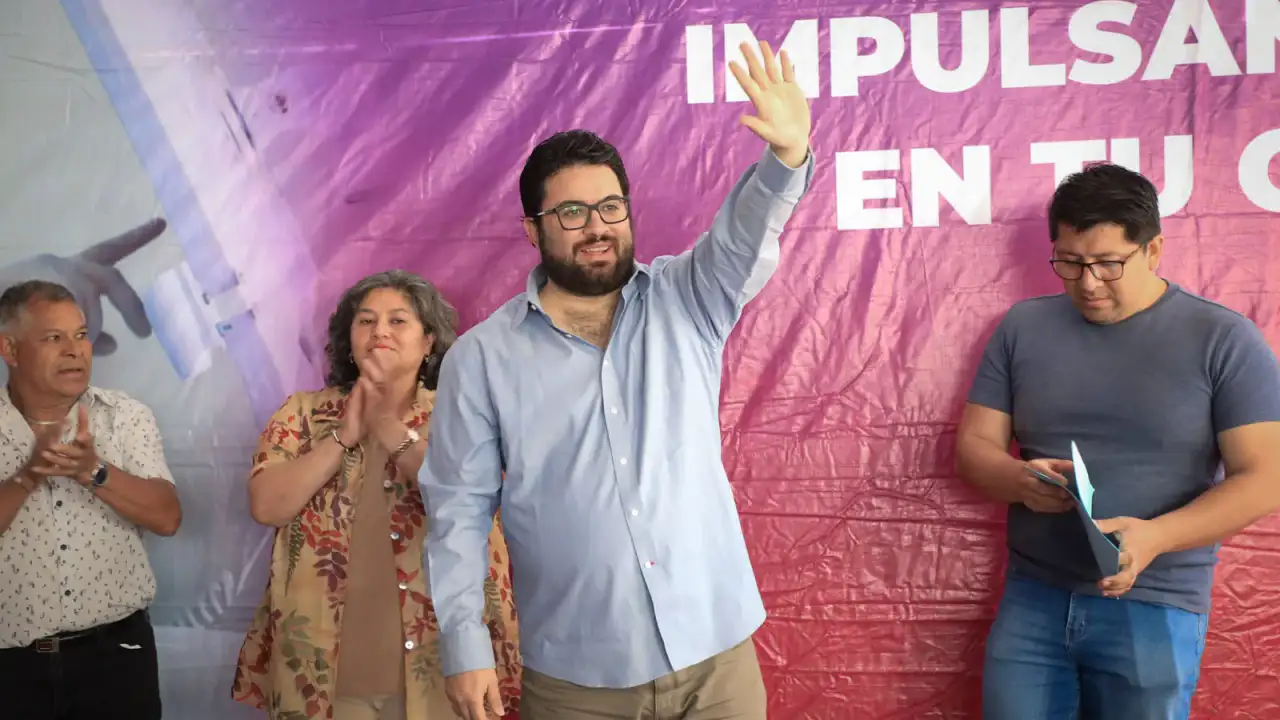 Unidad médica móvil durante una jornada de atención en una colonia de Naucalpan