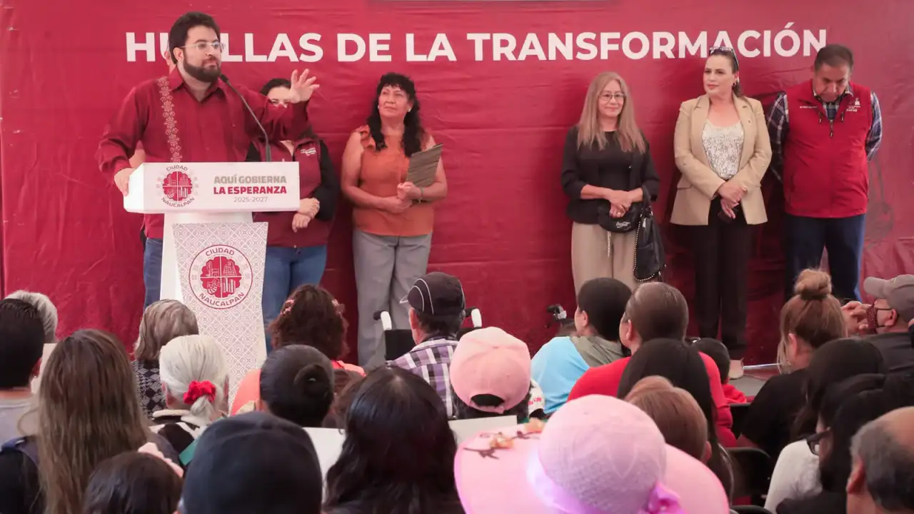 Entrega de rehabilitación de espacio público en Naucalpan