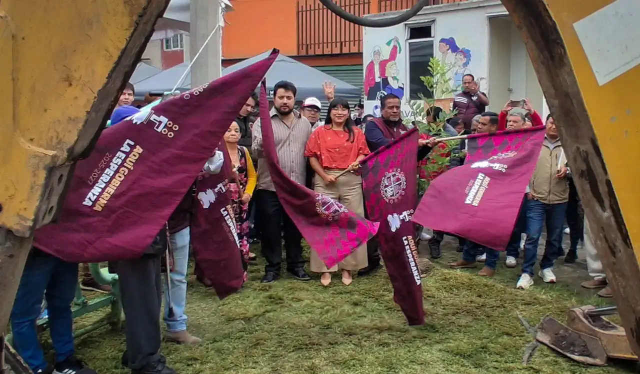 Autoridades de Naucalpan durante el inicio de obras del sendero seguro