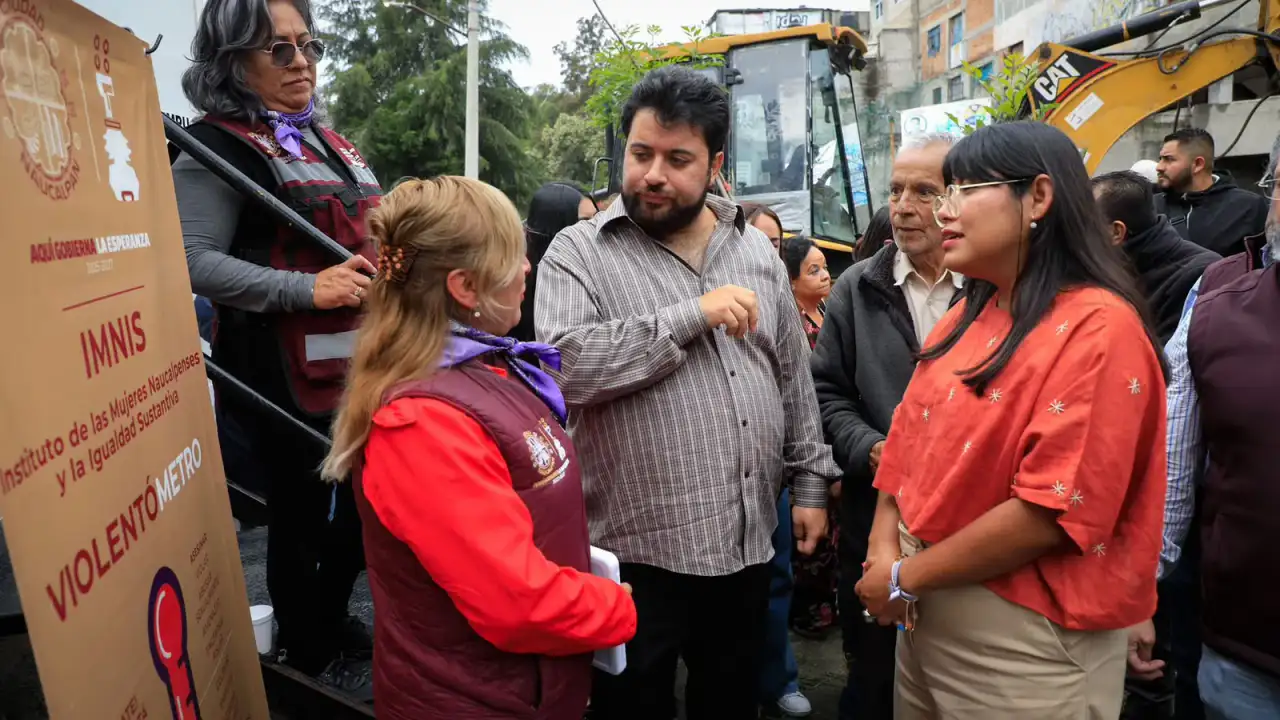 Mujeres participando en una jornada comunitaria de atención en Naucalpan