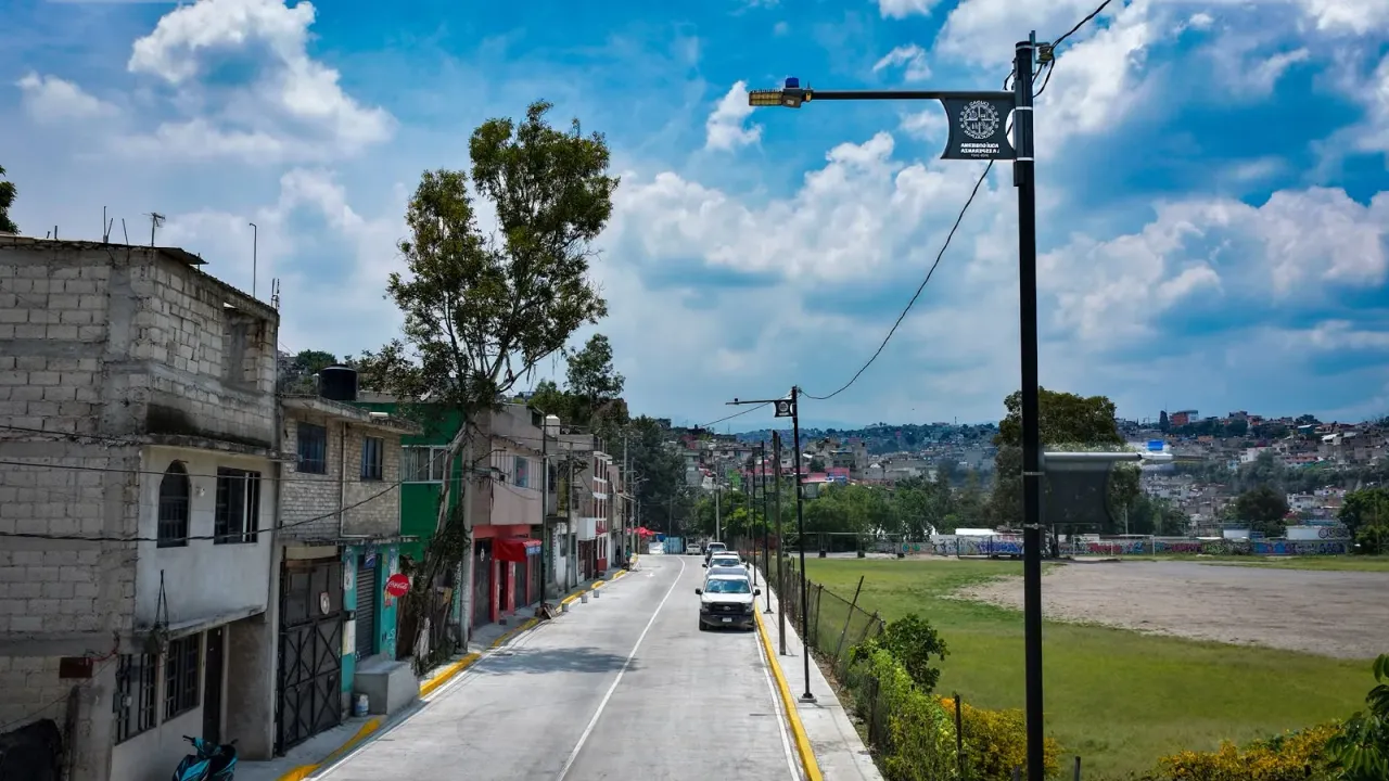 Calle Durango renovada con concreto hidráulico y nuevas luminarias en Naucalpan
