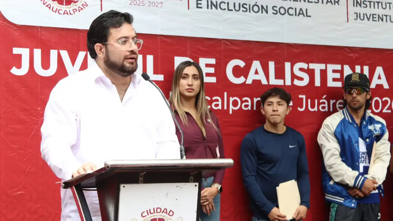 Jóvenes participando en el concurso de calistenia en el Parque Naucalli, Naucalpan