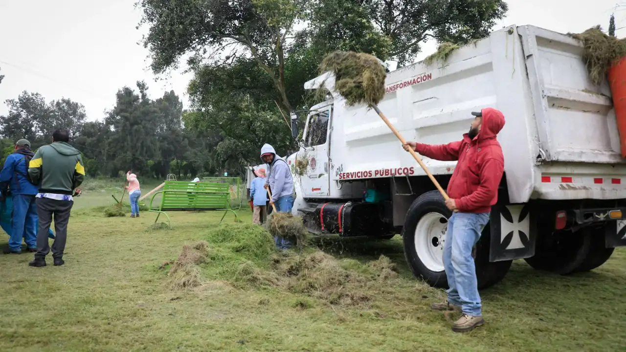 Áreas verdes y andadores del Parque Naucalli en Naucalpan
