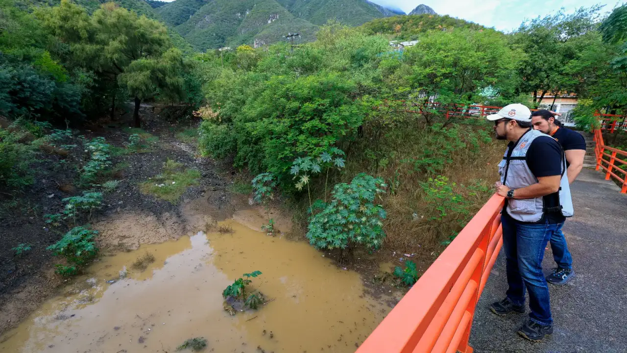 Vista de infraestructura pluvial en una colonia de Guadalupe, Nuevo León
