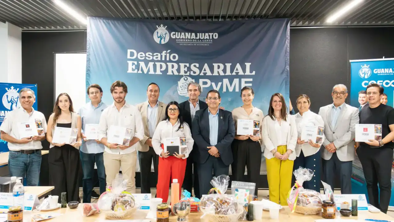 Empresarios guanajuatenses en una sesión de preparación para feria internacional