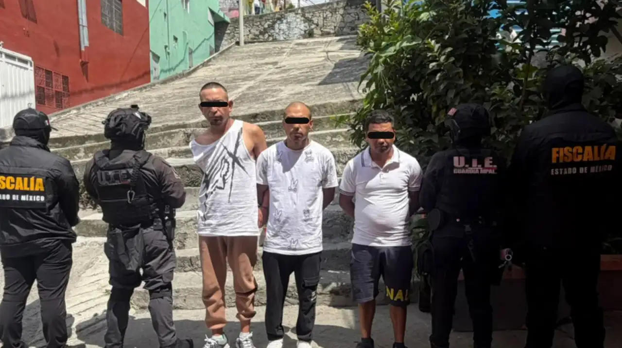 Elementos de seguridad durante un operativo en calles de Naucalpan