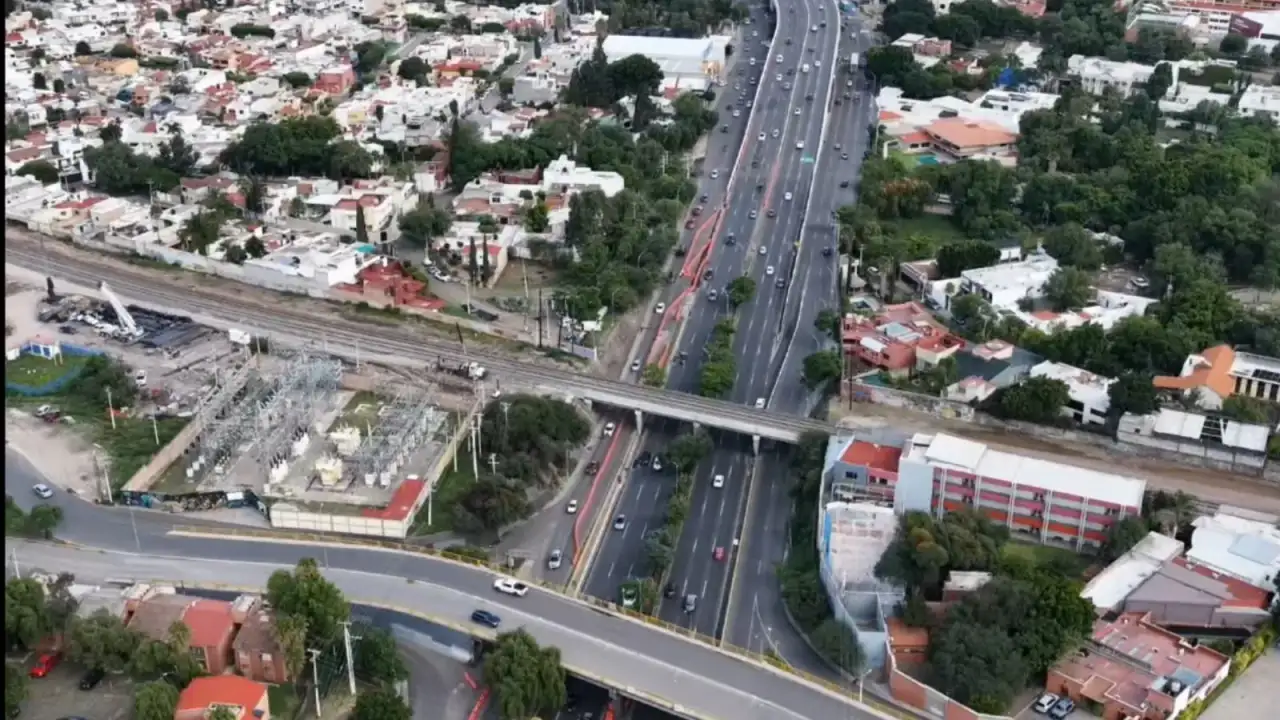 Cámaras de monitoreo y tráfico en Boulevard Bernardo Quintana durante operativo