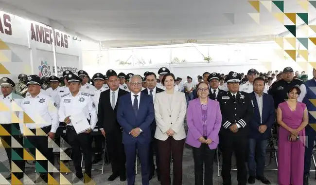 Mandos policiales durante ceremonia de clausura del curso de seguridad urbana