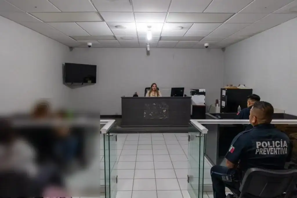 Corporación policial municipal durante un operativo de búsqueda en Baja California Sur
