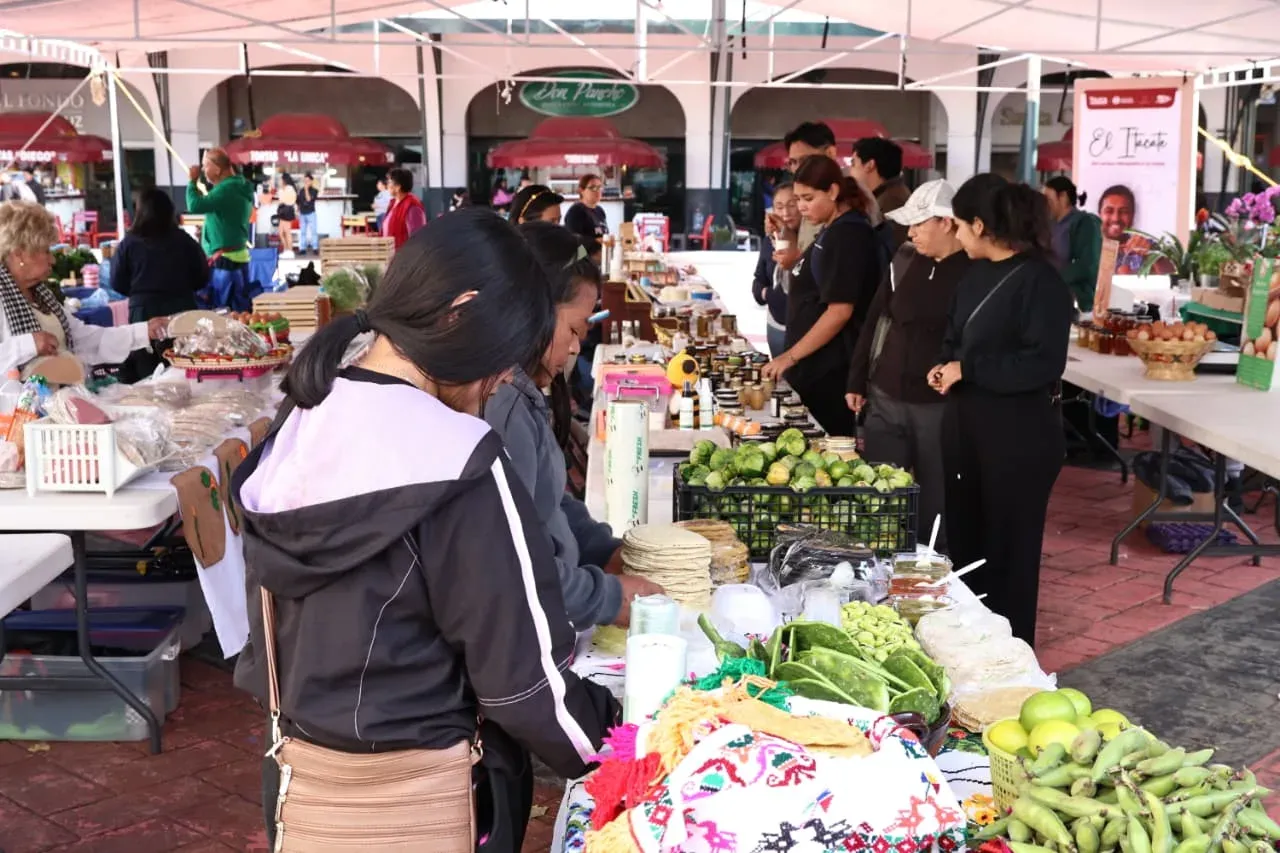 Productores locales de Toluca durante la presentación del programa