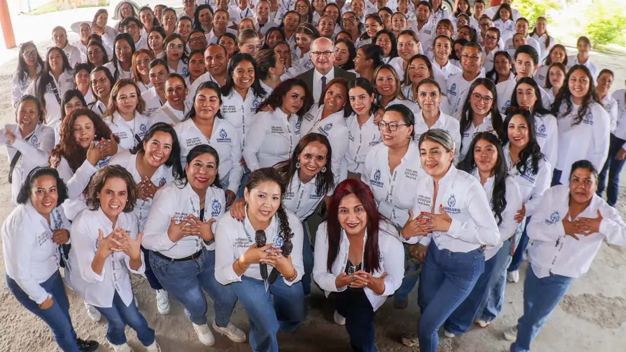 Encuentro de coordinadores regionales y monitores del programa Tejiendo Liderazgos