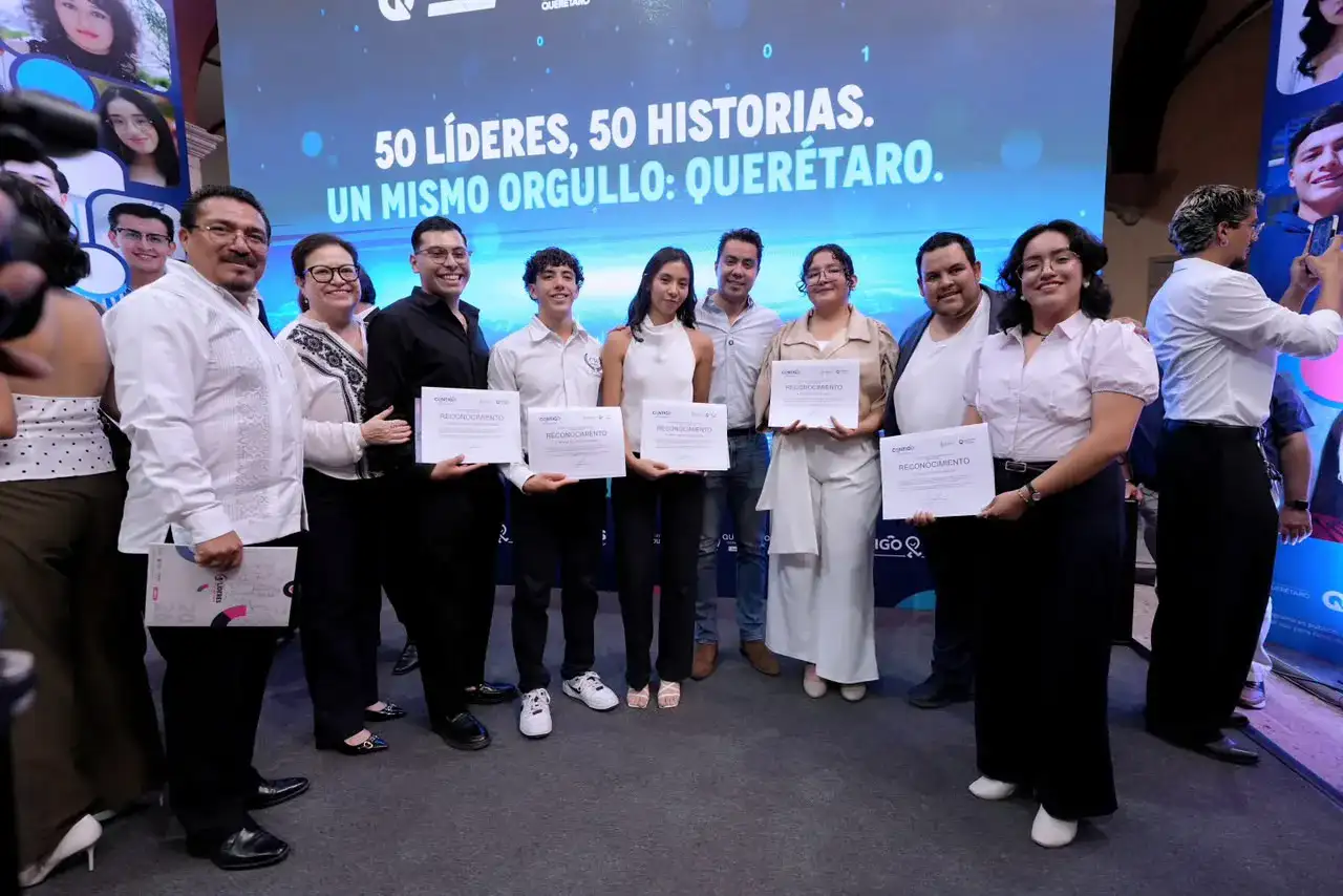 Autoridades entregan reconocimientos a jóvenes universitarios en Querétaro